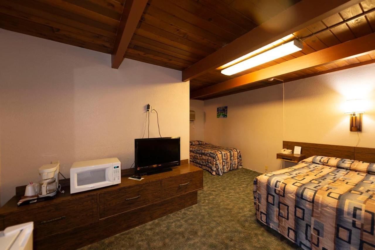 Cedar Inn Маккук Екстериор снимка